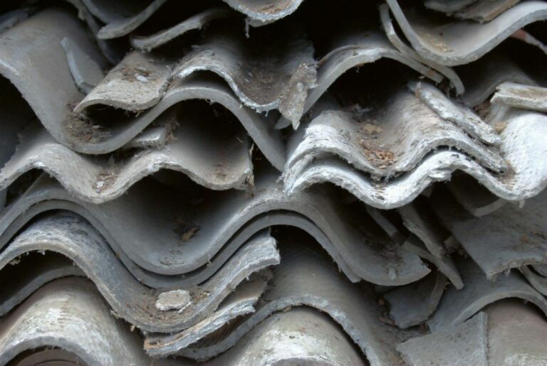 Asbest saneren: nog miljoenen golfplaten te gaan